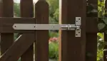 Stabilität und Anpassungsfähigkeit: Warum dieses M16-Gartentorscharnier mit 495-550 mm Länge überzeugt